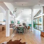 Hauskitz Villa *